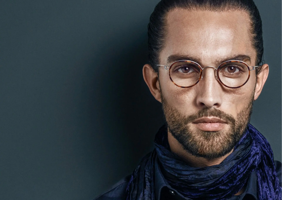 men-wearing-stylish-and-trendy-eyeglasses